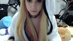 Amateur Webcam Cute Teen Plays Solo with Big Dildo