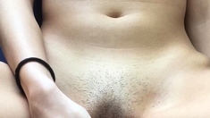 Hot pussy spreading close up for solo toying stunner