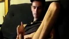 Amateur Twink Bates Masturbating