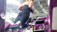 Candid Ass & Cleavage - Gym Girl Bent Over In Tights